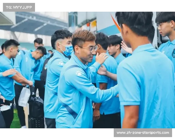 西北狼江浙沪球迷会爱心助阵大巴车顺利抵达陕西长安联合俱乐部 西北狼江浙沪球迷会爱心助阵大巴车顺利抵达陕西长安联合俱乐部